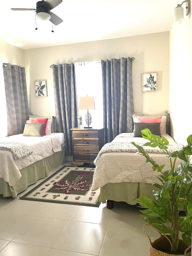 Seashore Vacation Home, Oceanpointe, Lucea, Jamaica Екстериор снимка
